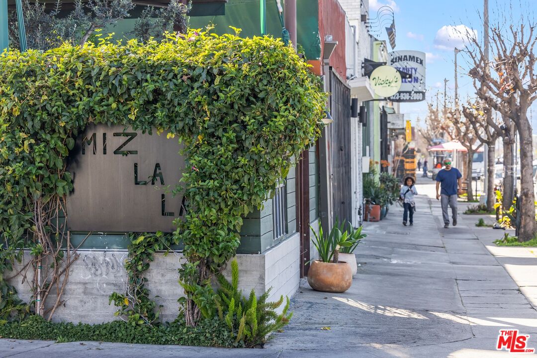 5338 Smiley Drive Los Angeles, CA 90016 - Photo 10 of 14