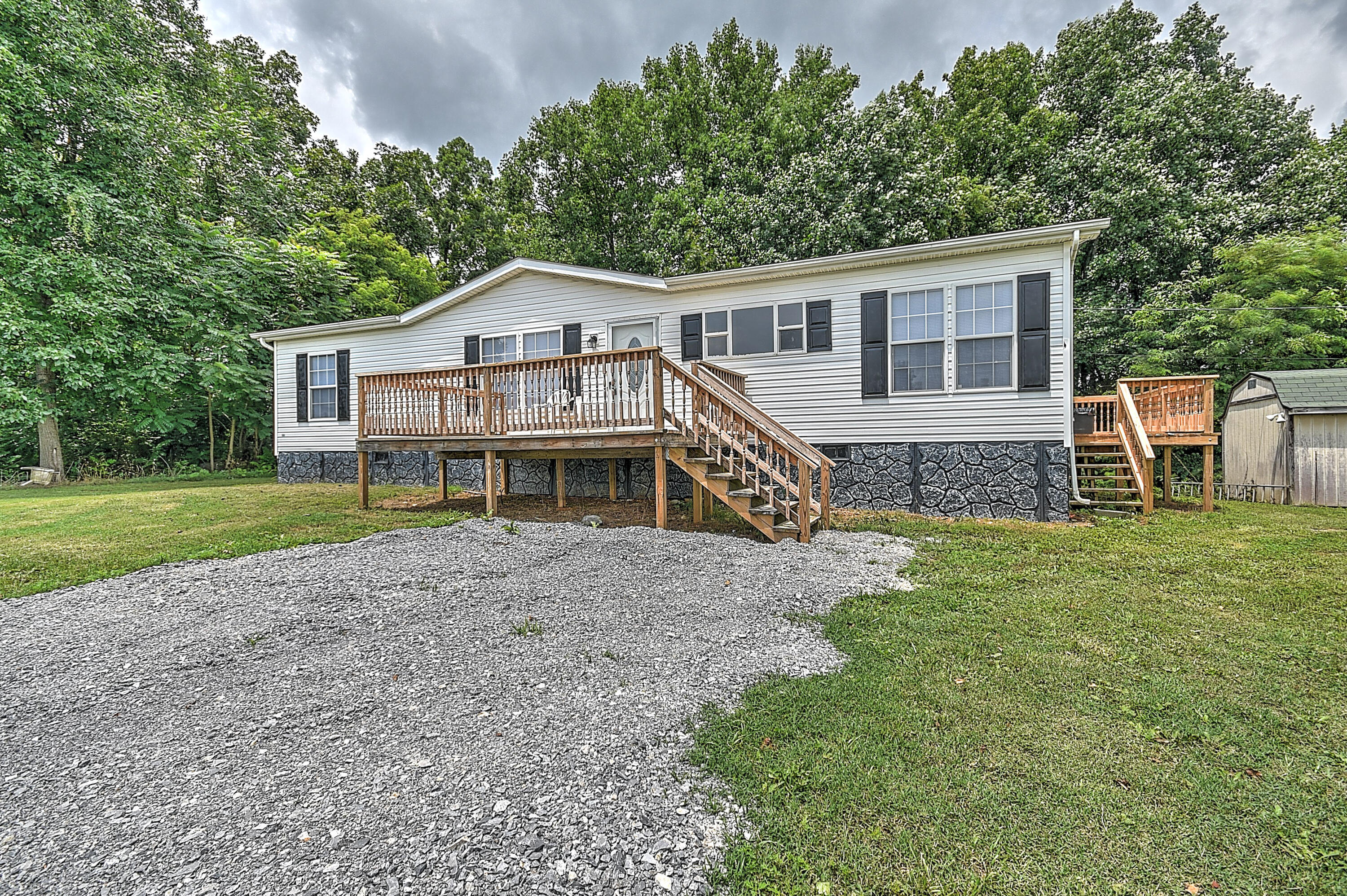 579 Pitt Loop Chuckey, TN 37641 - Photo 5 of 49 Pitt Loop-3