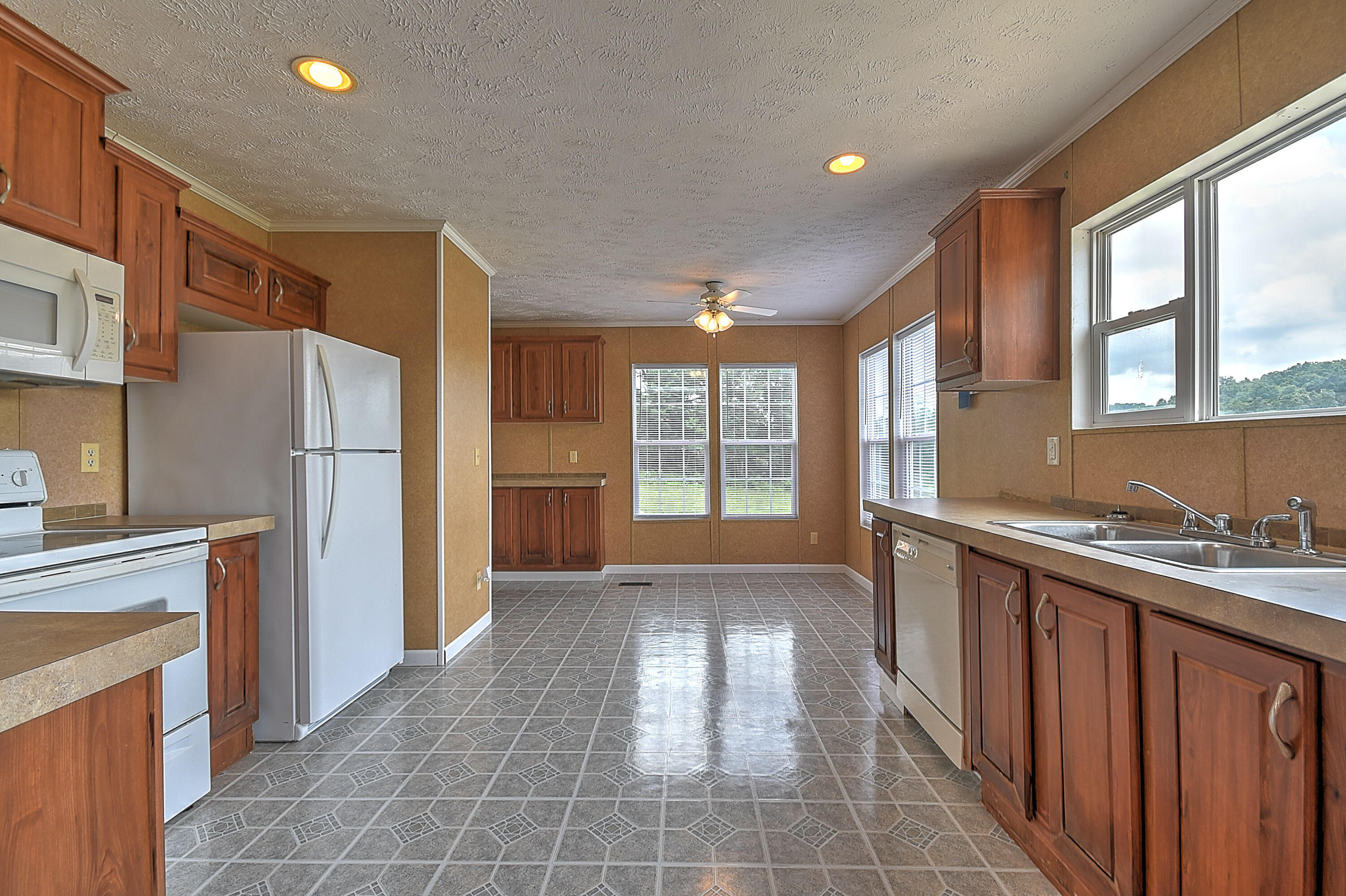 579 Pitt Loop Chuckey, TN 37641 - Photo 8 of 49 Pitt Loop-5