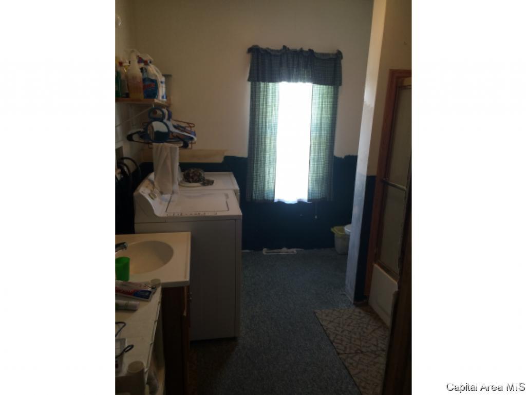 306 Lee Street Manchester, IL 62082 - Photo 7 of 19 Gallery Image 7