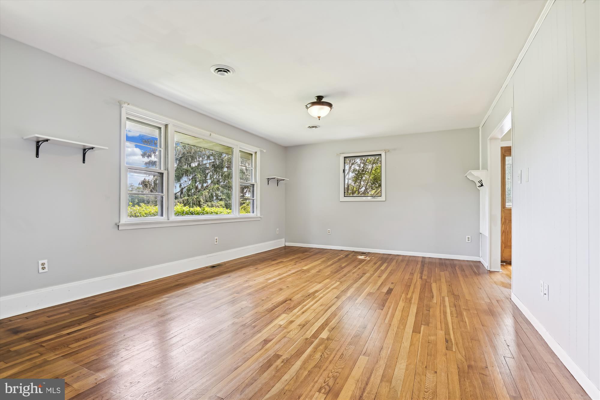 1403 Streaker Road Sykesville, MD 21784 - Photo 3 of 20 Living Room