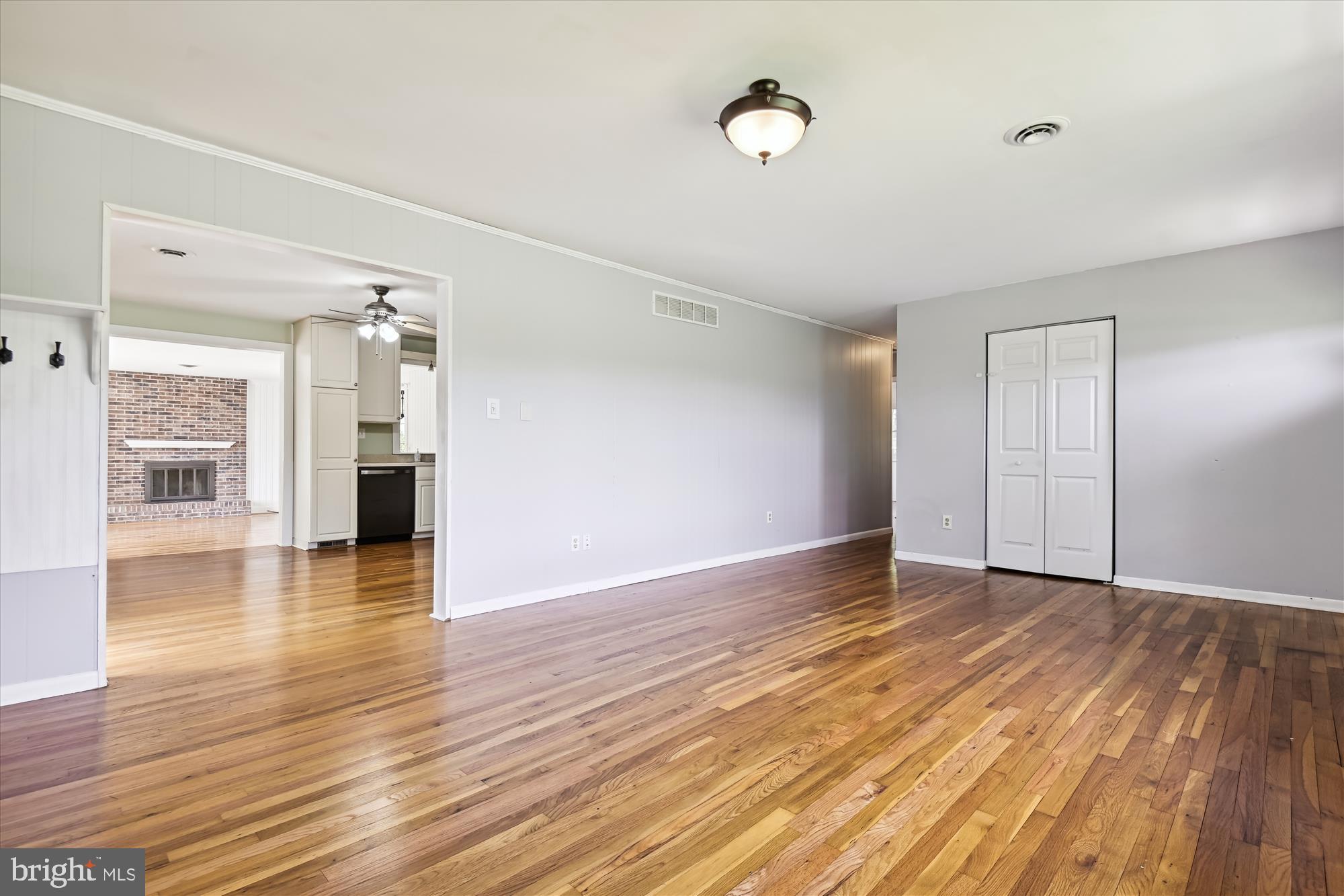 1403 Streaker Road Sykesville, MD 21784 - Photo 4 of 20 Living Room
