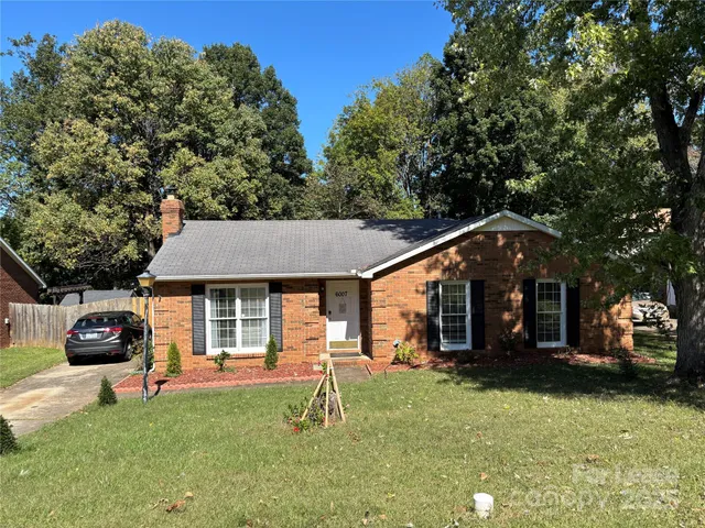 a view of a house with a backyard