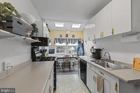 $290,000 | 330 Burmont Road, Drexel Hill, PA 19026