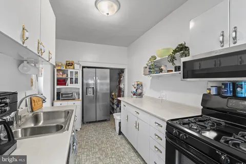 $290,000 | 330 Burmont Road, Drexel Hill, PA 19026