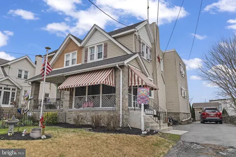 $290,000 | 330 Burmont Road, Drexel Hill, PA 19026