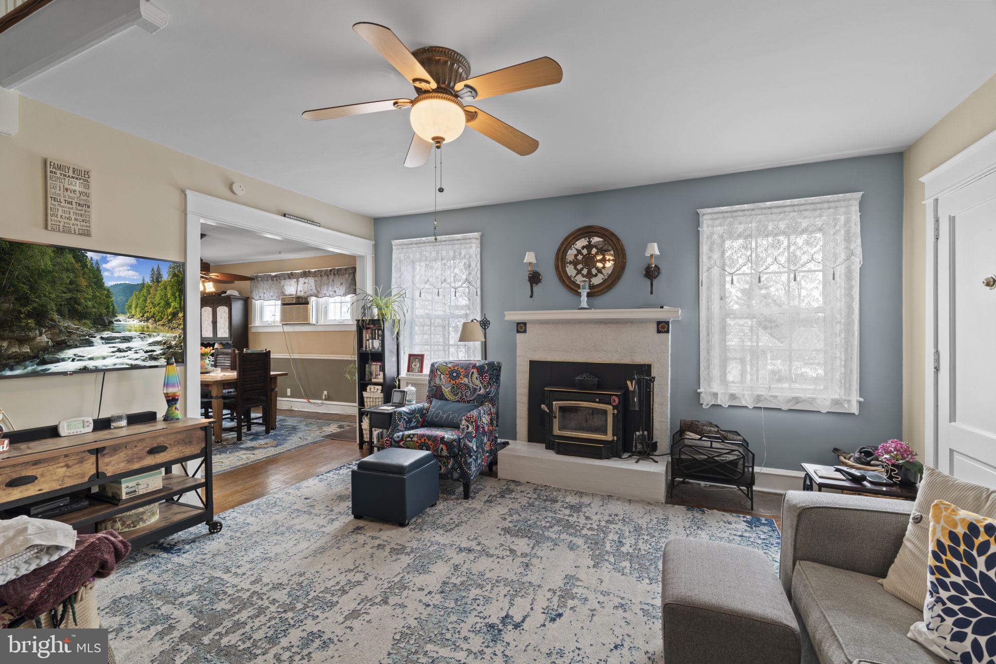 330 Burmont Road Drexel Hill, PA 19026 - Photo 7 of 35 Living Room