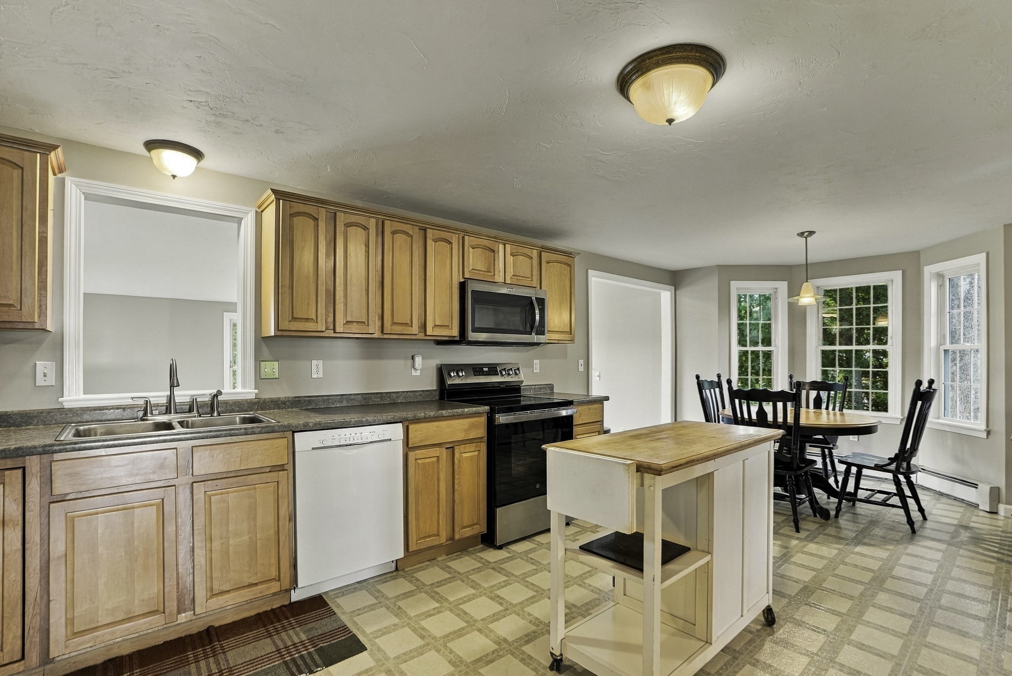 21 Lyons Road Dudley, MA 01571 - Photo 11 of 39 Gallery Image 11