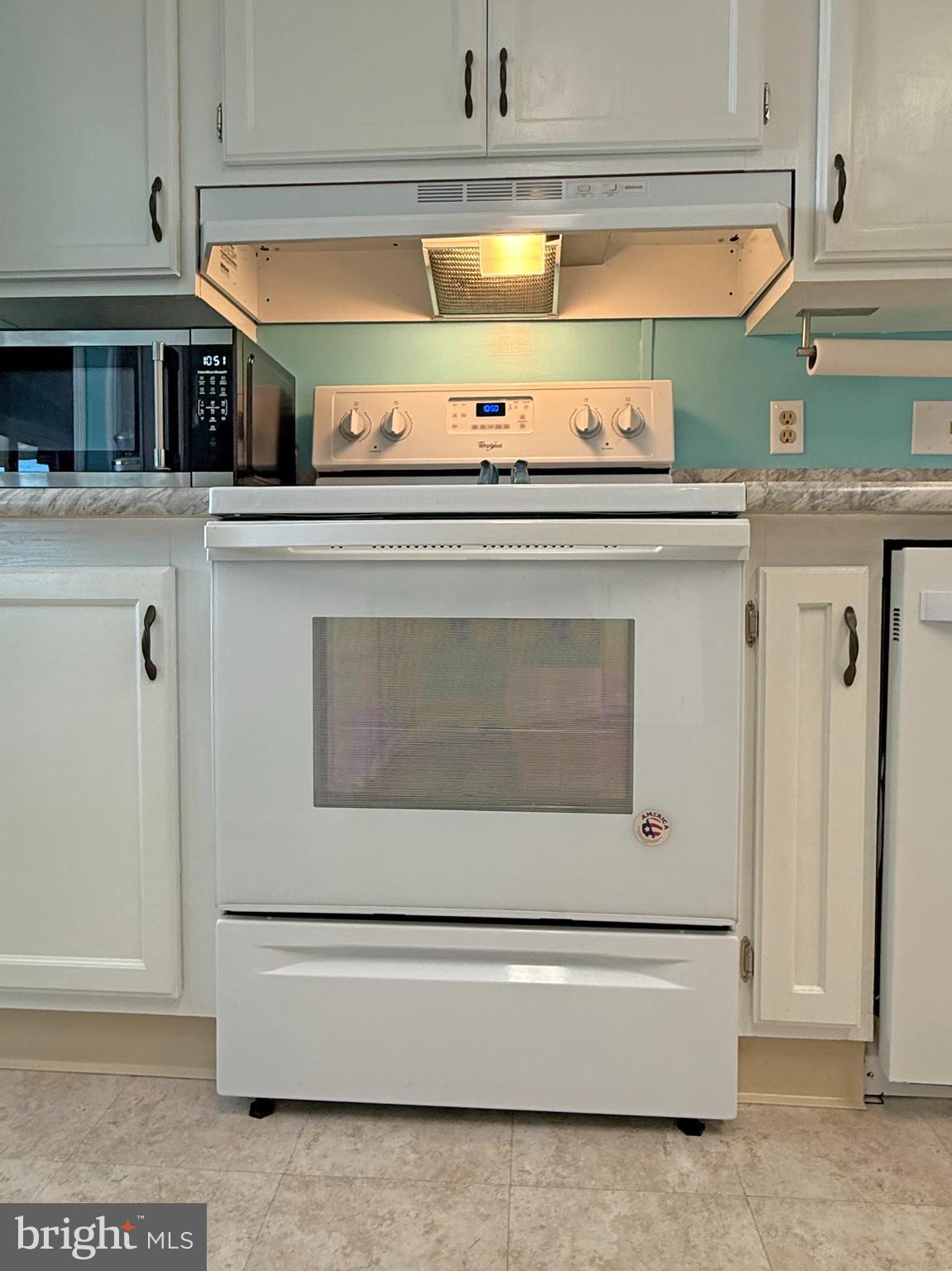 27137 Clipper Road, Unit M55 Millsboro, DE 19966 - Photo 9 of 48 a stove top oven sitting inside of a kitchen
