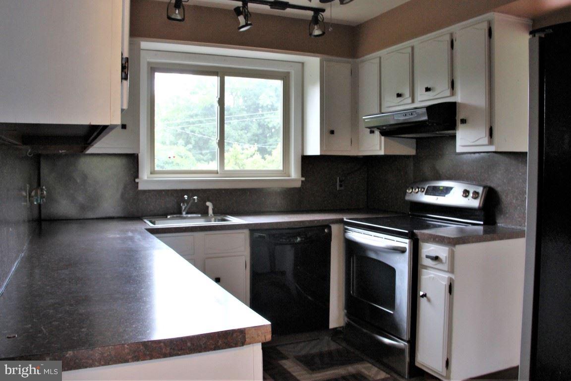305 Greendale Road York, PA 17403 - Photo 14 of 36