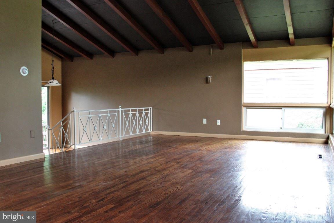 305 Greendale Road York, PA 17403 - Photo 5 of 36