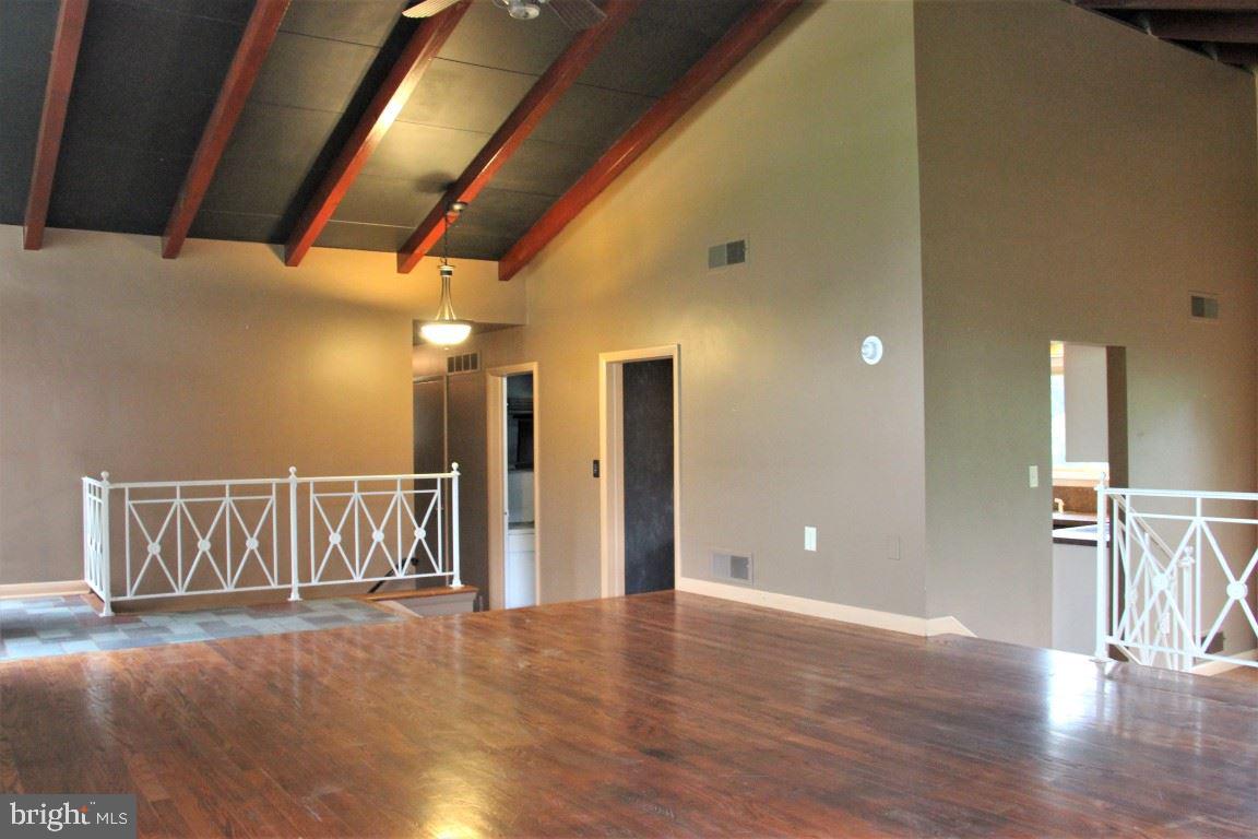 305 Greendale Road York, PA 17403 - Photo 6 of 36