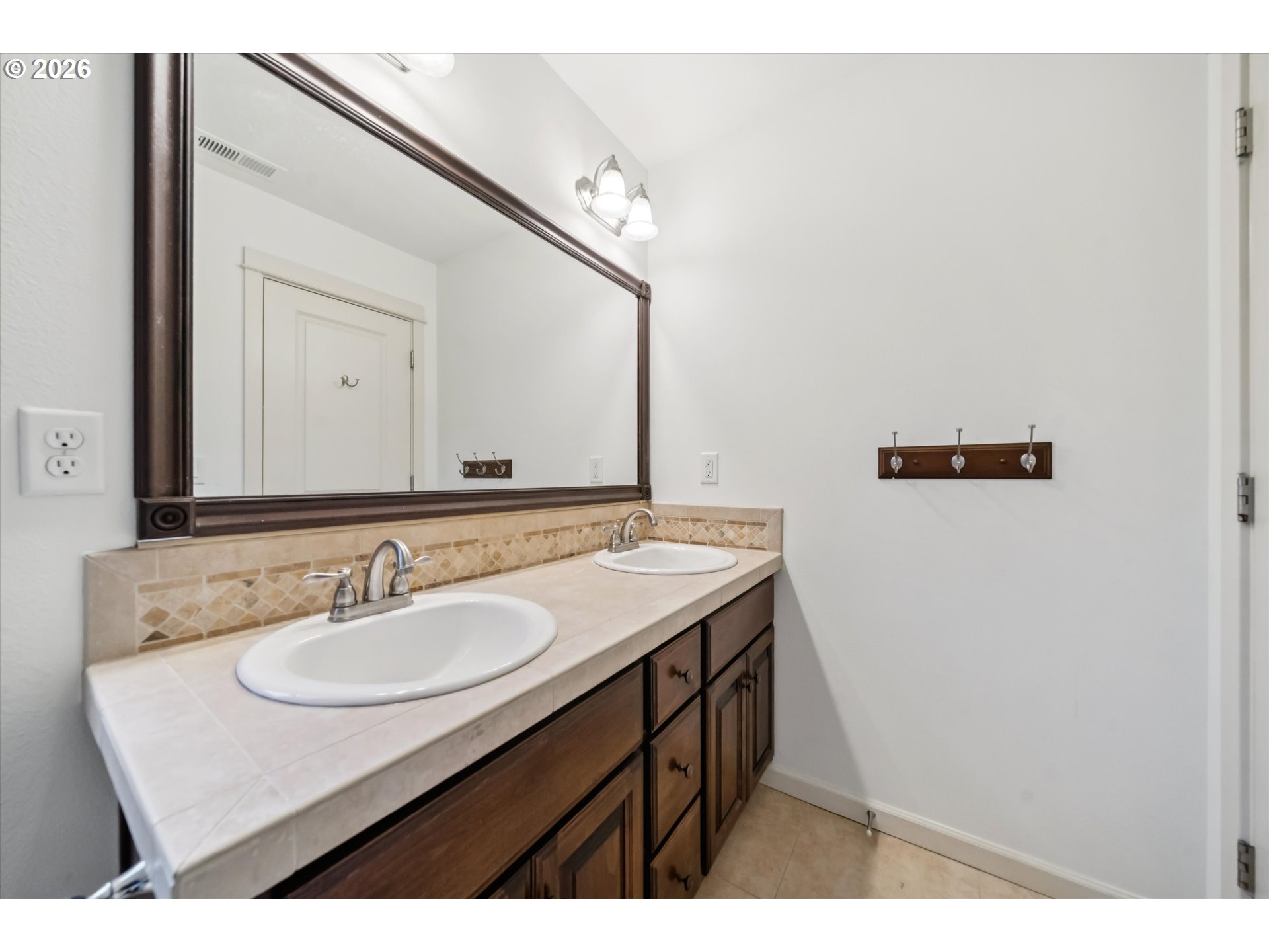 9975 Southwest Ledgestone Court Beaverton, OR 97007 - Photo 34 of 40