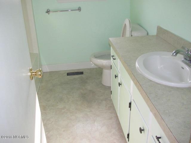 178 Frederick Road Chocowinity, NC 27817 - Photo 8 of 10 178 Frederick Rd.Bathroom