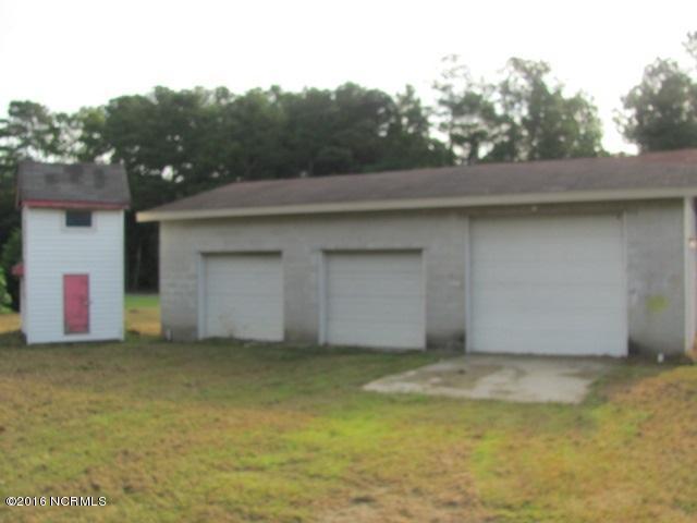 178 Frederick Road Chocowinity, NC 27817 - Photo 10 of 10 178 Frederick Rd.garage