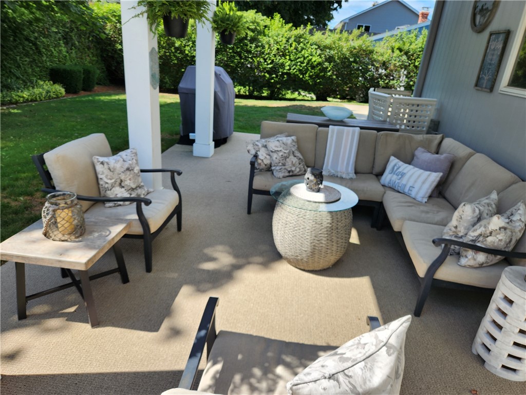 47 Treasure Road Narragansett, RI 02882 - Photo 7 of 12