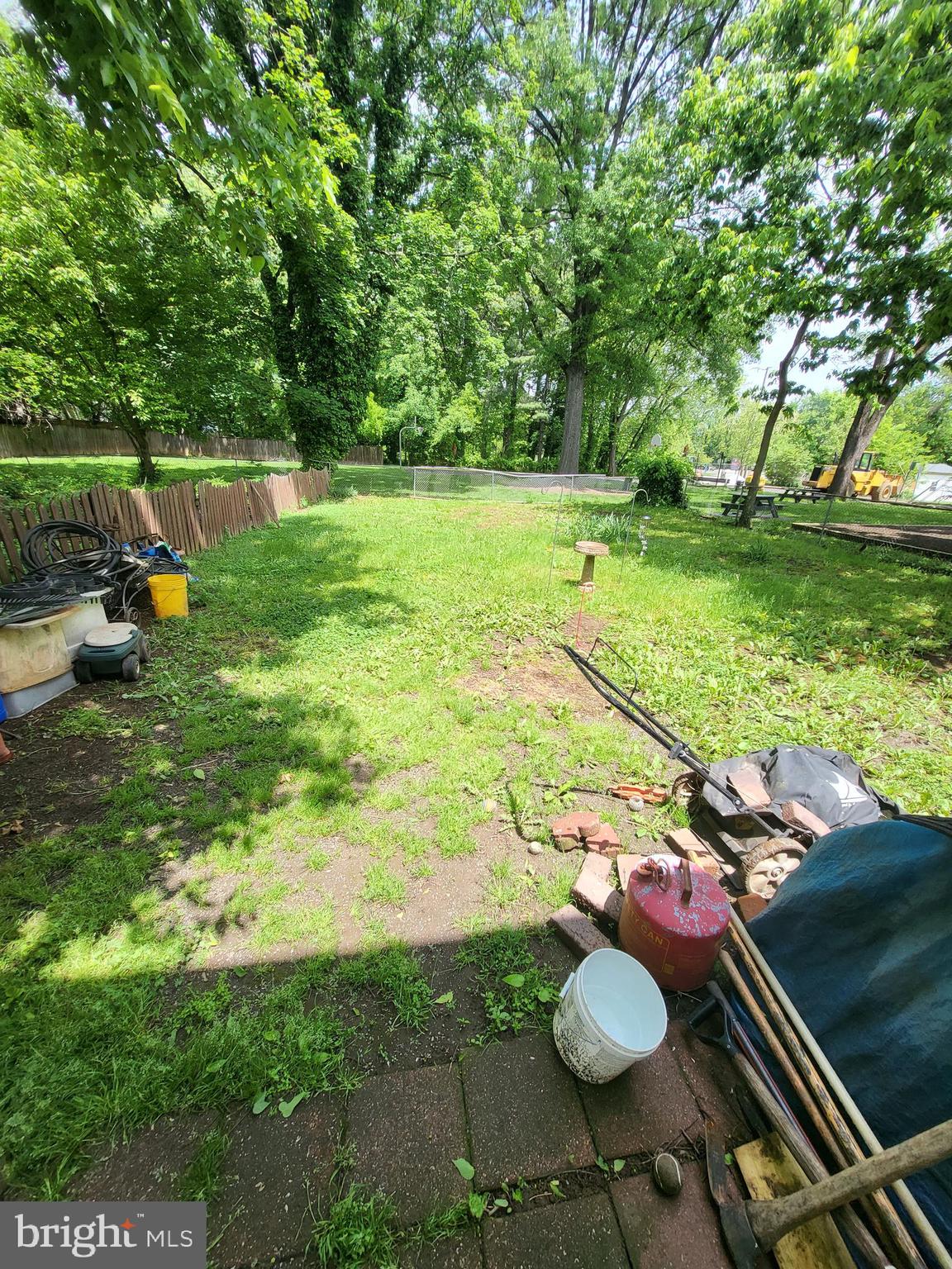 18 North Street Northeast Leesburg, VA 20176 - Photo 2 of 4 Shared backyard