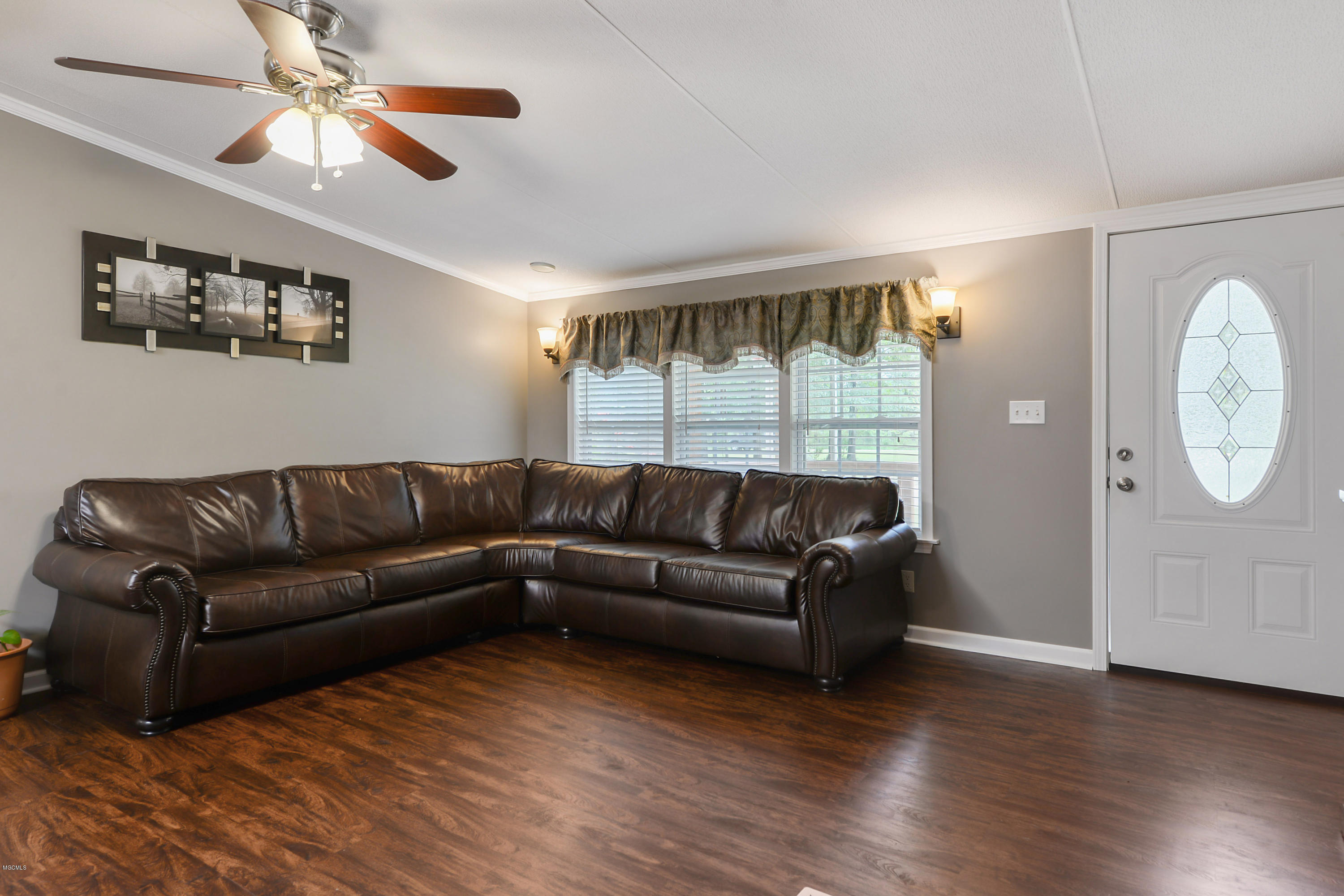 21173 Turan Road Saucier, MS 39574 - Photo 9 of 32 Living