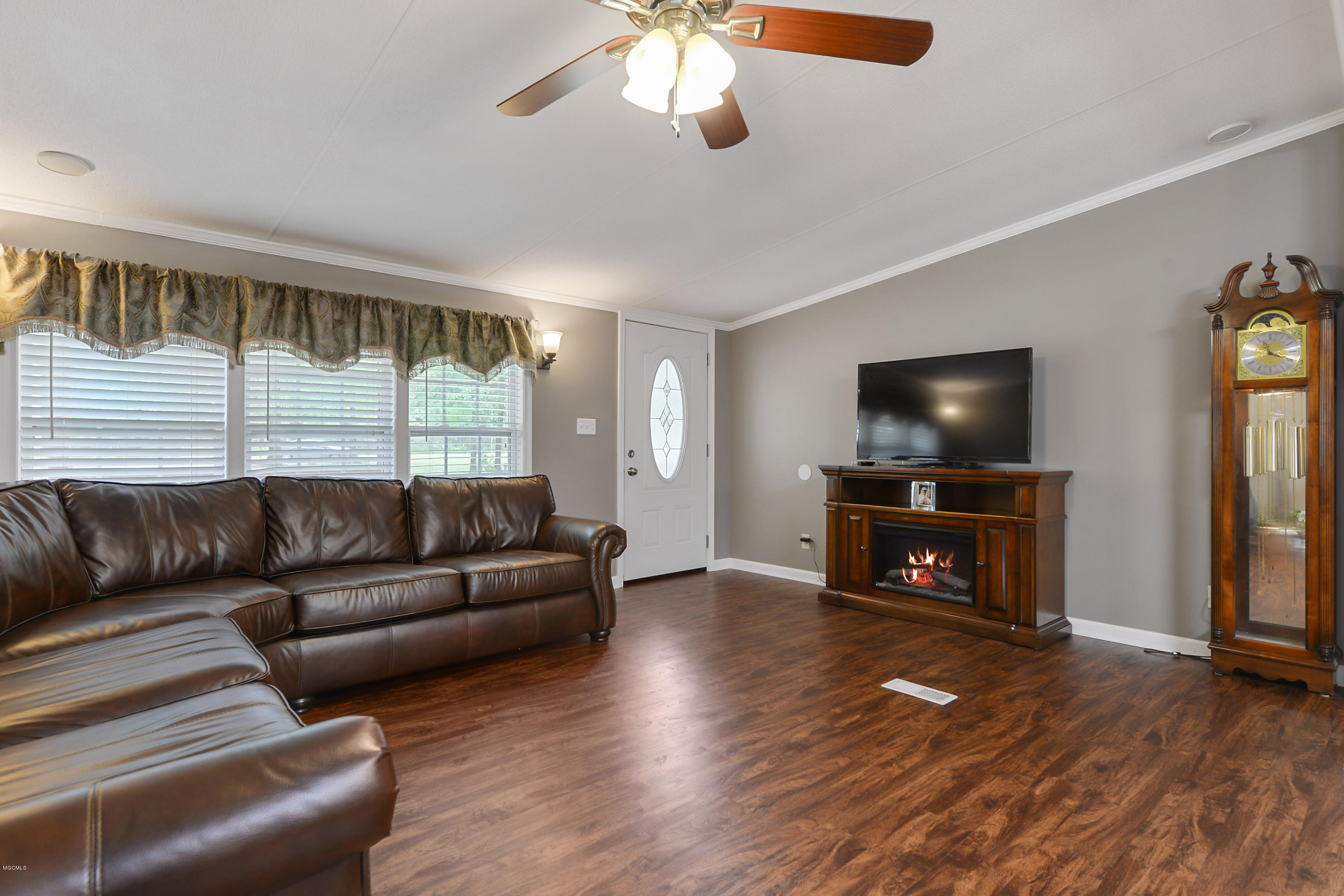 21173 Turan Road Saucier, MS 39574 - Photo 10 of 32 Living