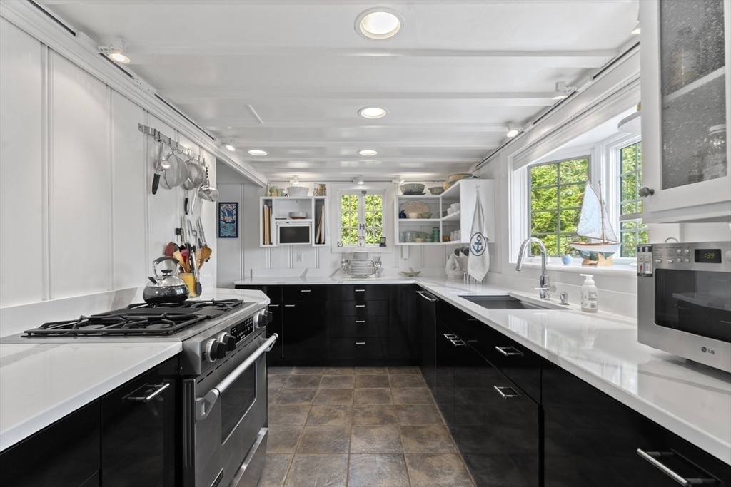 41 Hayward Road Barnstable, MA 02632 - Photo 13 of 42