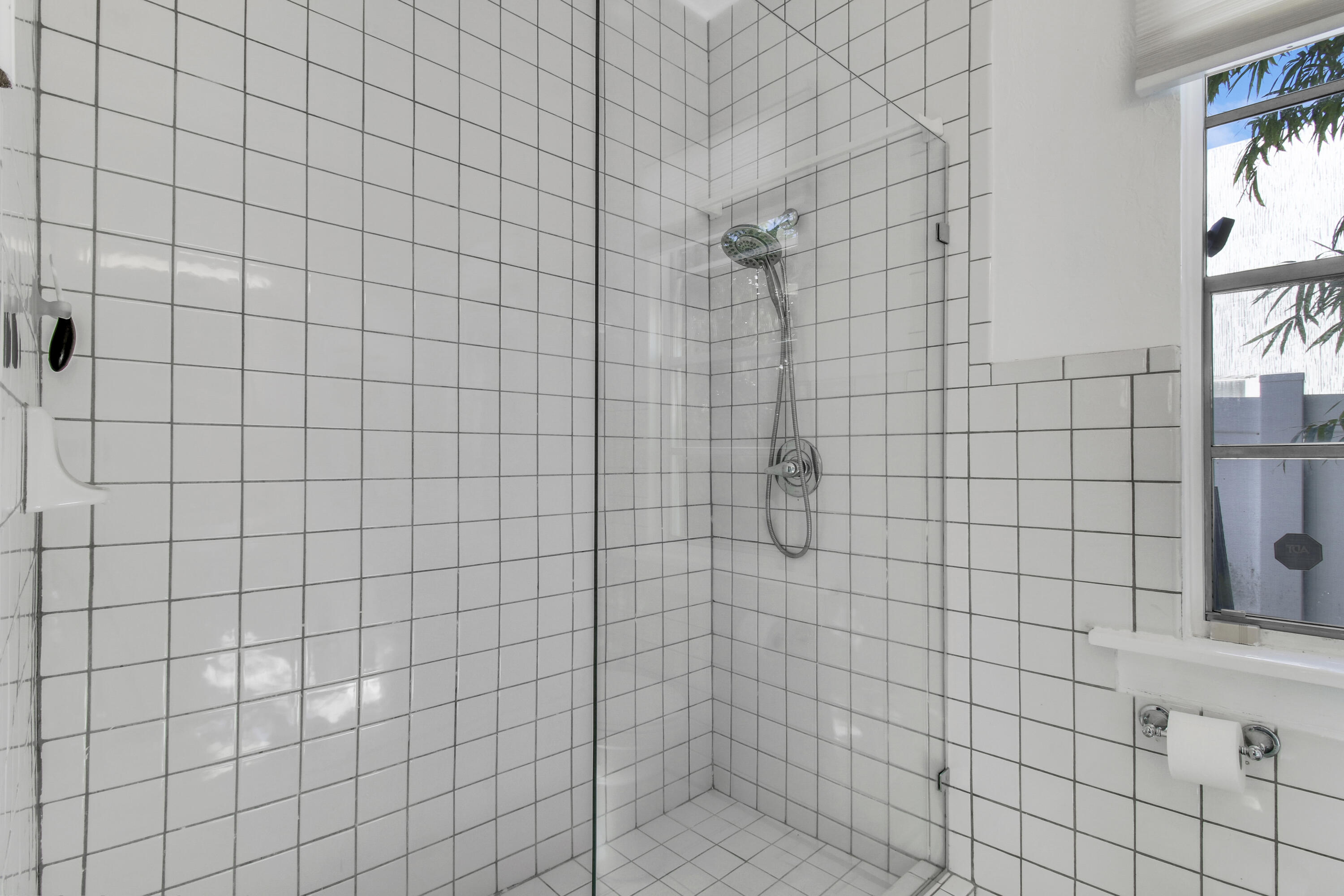 500 Mayflower Road West Palm Beach, FL 33405 - Photo 14 of 22 a bathroom with a shower
