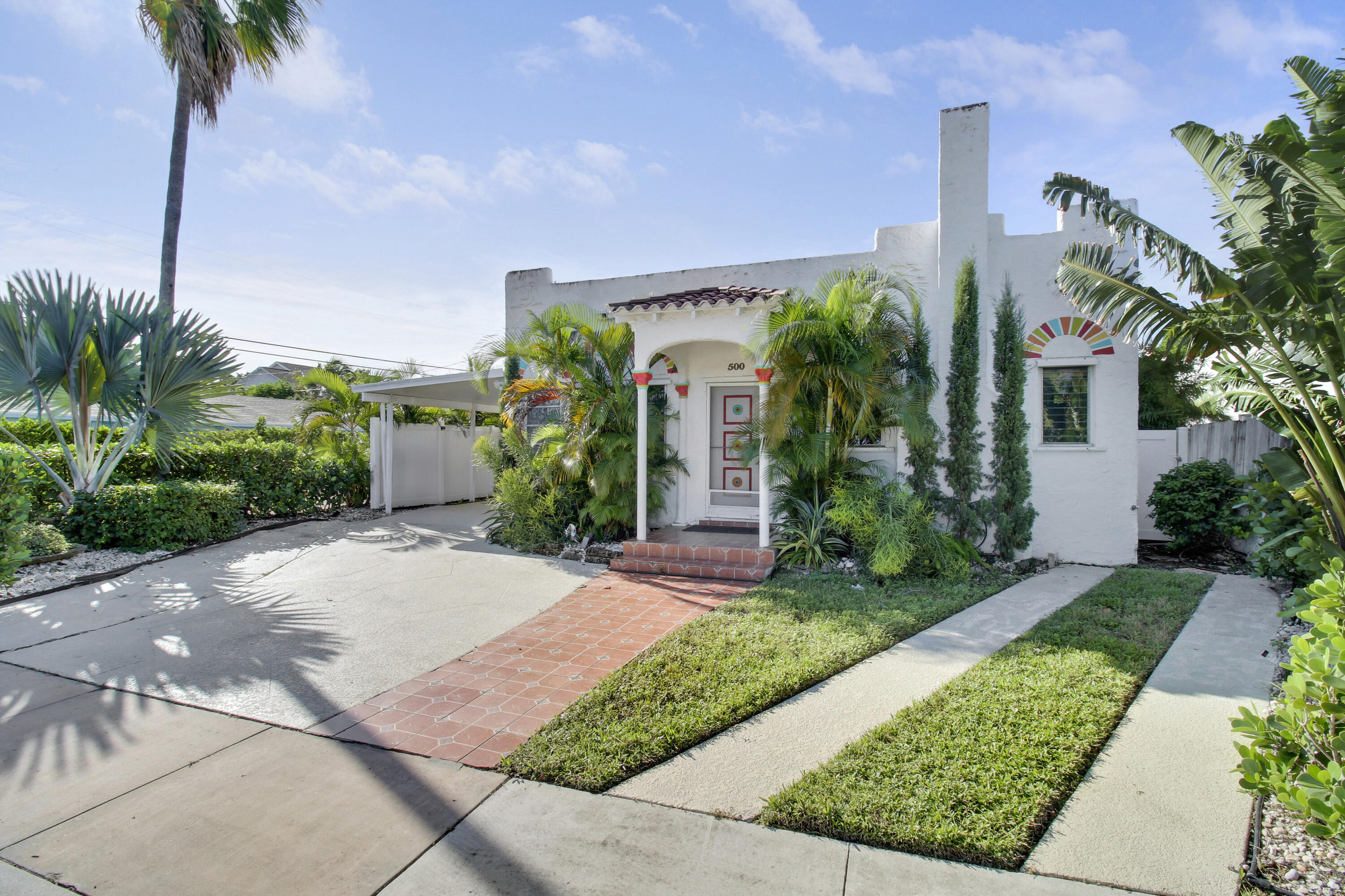 500 Mayflower Road West Palm Beach, FL 33405 - Photo 2 of 22 a front view of a house with garden
