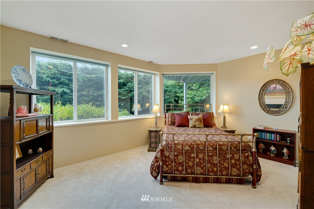 4191 Islander Way Anacortes, WA 98221 - Photo 25 of 40 a living room with furniture a window and dresser