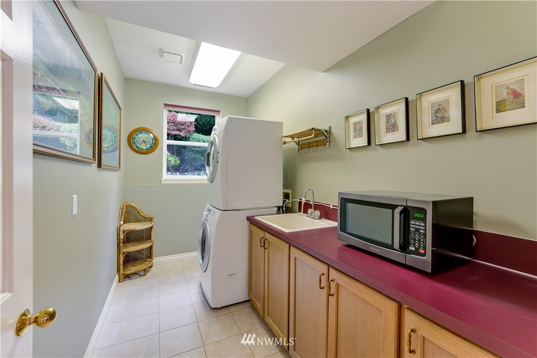 4191 Islander Way Anacortes, WA 98221 - Photo 31 of 40 a room with cabinets and storage