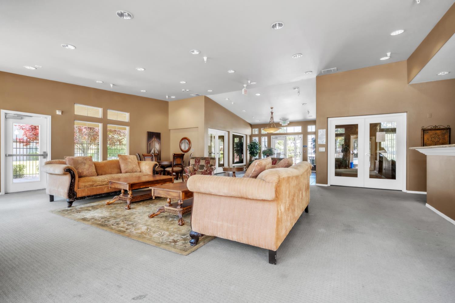 4200 East Commerce Way, Unit 1611 Sacramento, CA 95834 - Photo 28 of 39 a living room with furniture and a table
