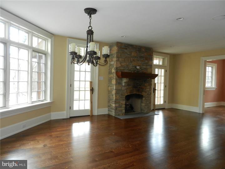 124 Plymouth Road Ambler, PA 19002 - Photo 9 of 25 Living Room