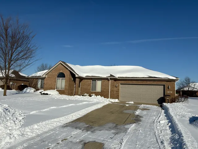 $309,900 | 5202 East Harvard Court, Columbus, IN 47203