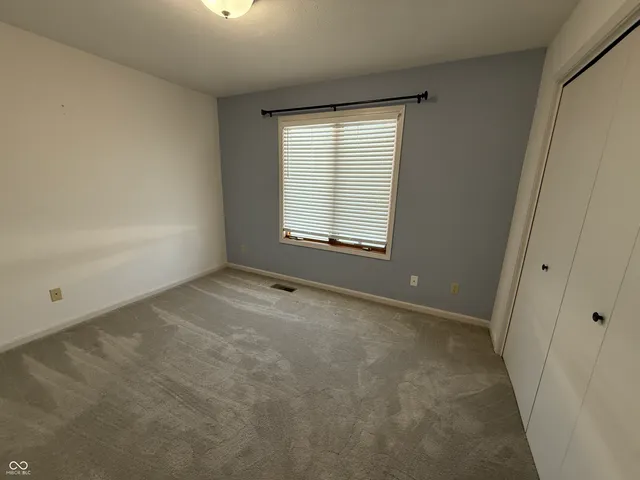 $299,900 | 5202 East Harvard Court, Columbus, IN 47203