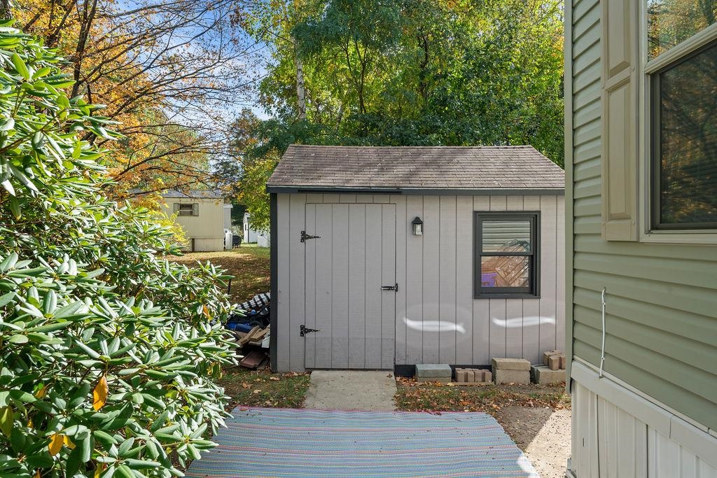 27 Hayes Park Exeter, NH 03833 - Photo 4 of 17