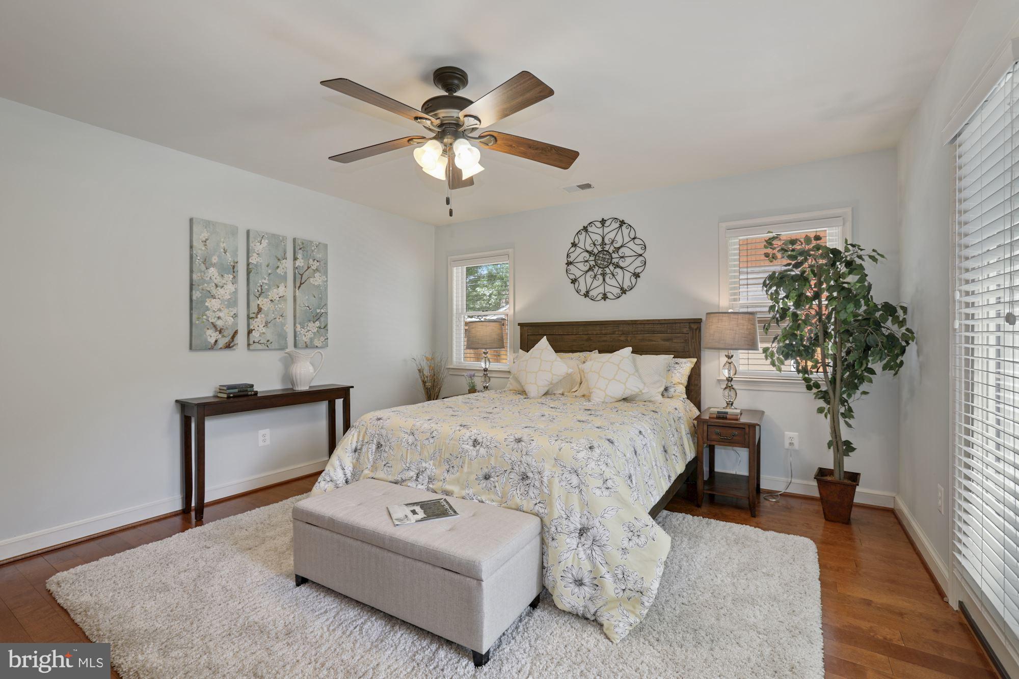 5410 Ferndale Street Springfield, VA 22151 - Photo 19 of 40 Accommodates large furniture