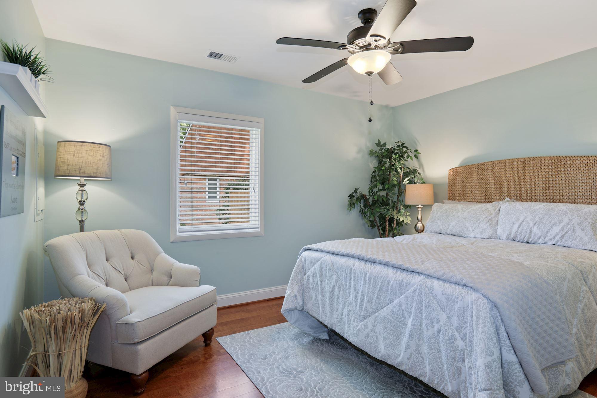 5410 Ferndale Street Springfield, VA 22151 - Photo 25 of 40 Second bedroom