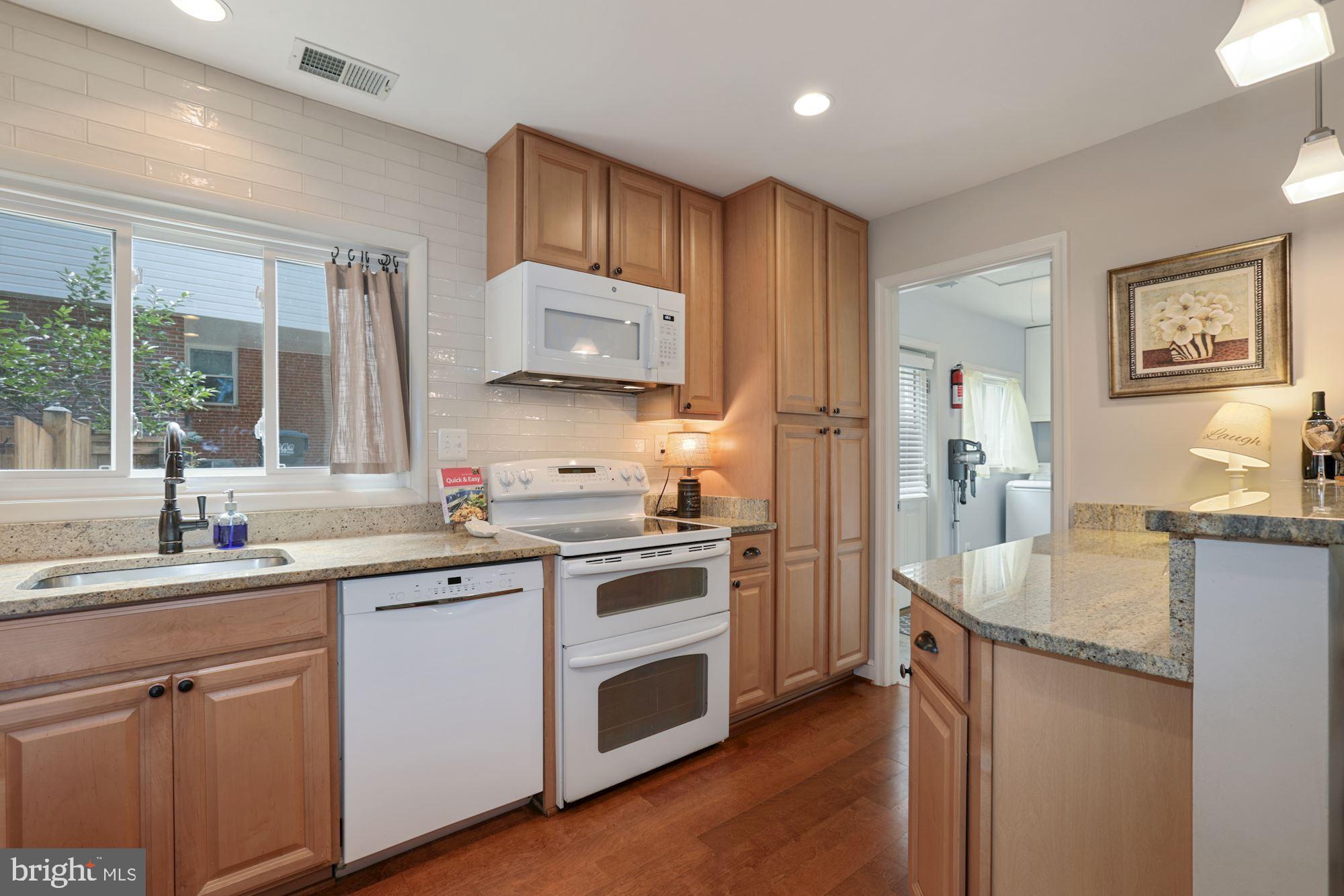 5410 Ferndale Street Springfield, VA 22151 - Photo 9 of 40 42" cabinetry and dovetail drawers