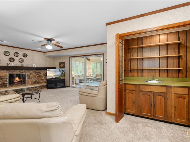 6531 Midhurst Road Downers Grove, IL 60516 - Photo 7 of 21 Gallery Image 7