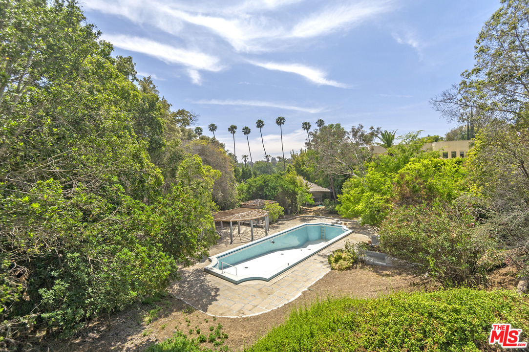 1010 Pamela Drive Beverly Hills, CA 90210 - Photo 2 of 11