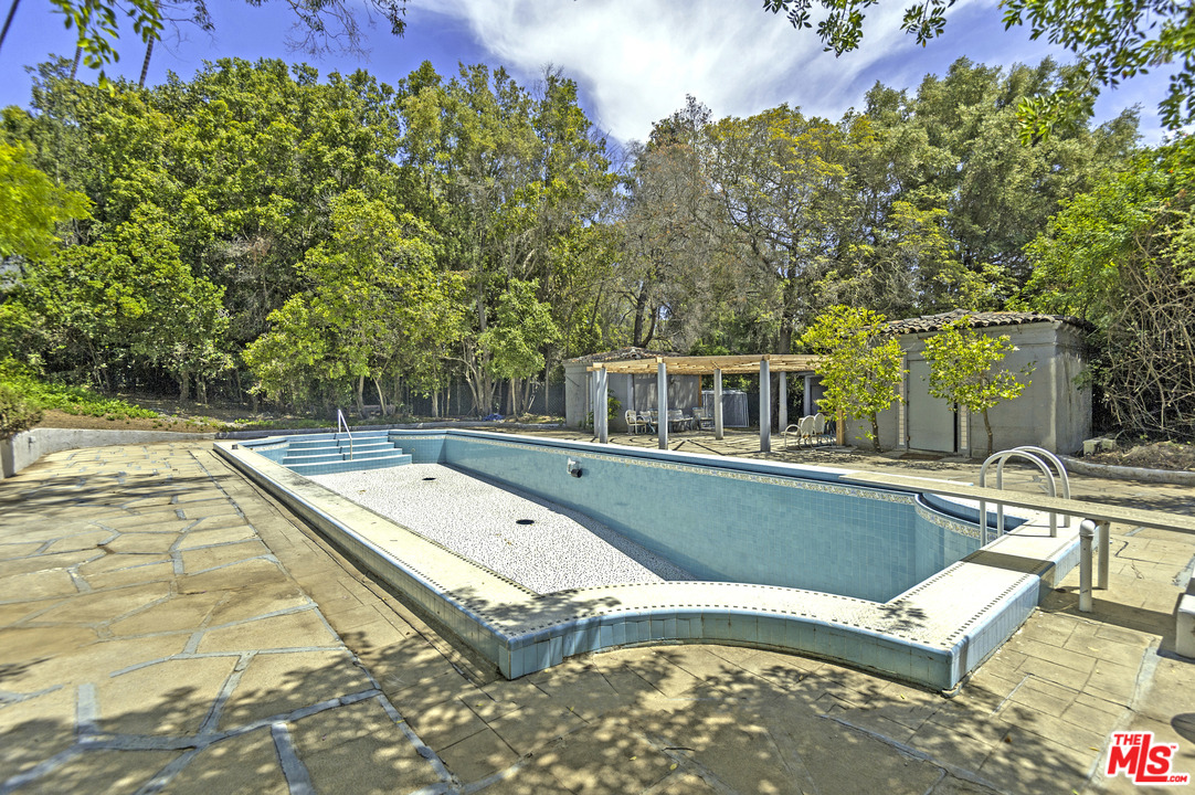 1010 Pamela Drive Beverly Hills, CA 90210 - Photo 3 of 11