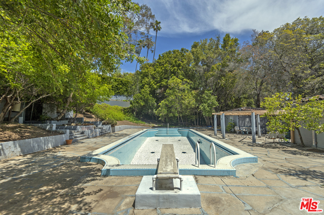 1010 Pamela Drive Beverly Hills, CA 90210 - Photo 4 of 11