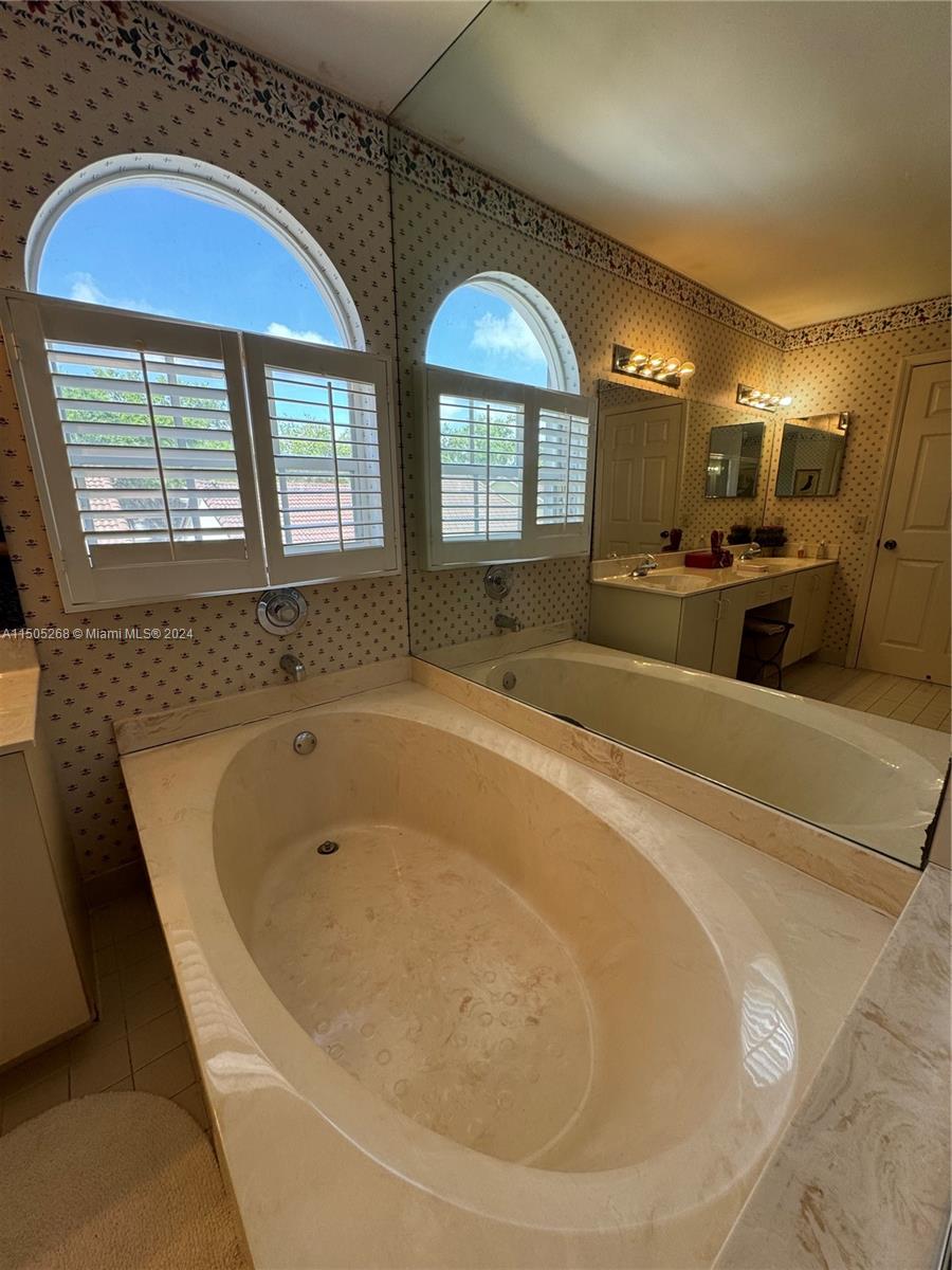 19232 Northwest 88th Place Hialeah, FL 33018 - Photo 38 of 61