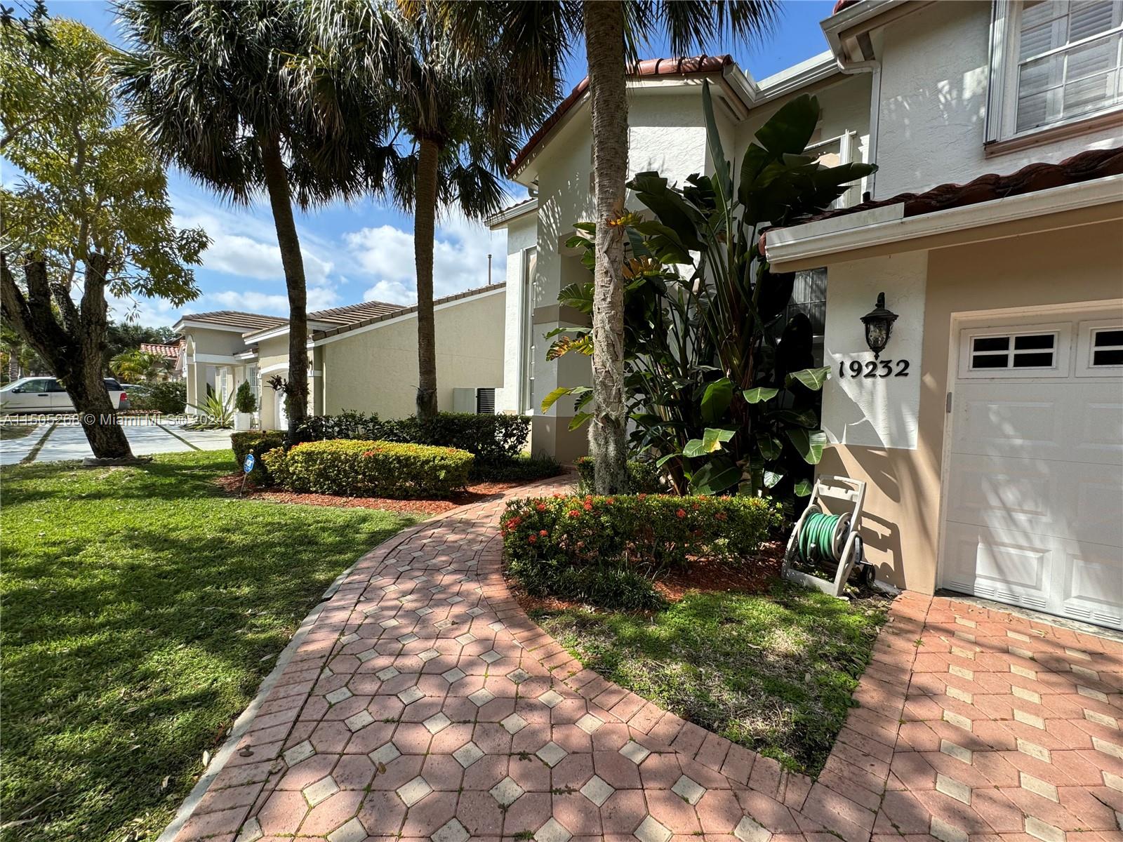 19232 Northwest 88th Place Hialeah, FL 33018 - Photo 5 of 61