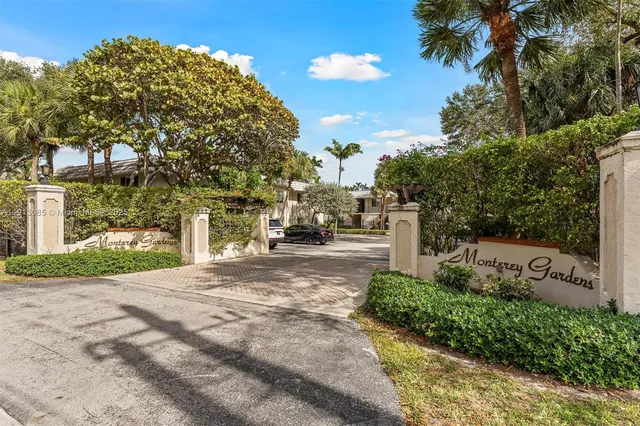 $370,000 | 8617 Southwest 68th Court, Unit 2, Pinecrest, FL 33156