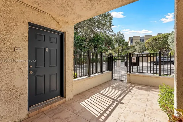 $370,000 | 8617 Southwest 68th Court, Unit 2, Pinecrest, FL 33156