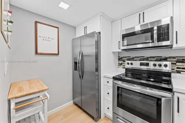 $370,000 | 8617 Southwest 68th Court, Unit 2, Pinecrest, FL 33156