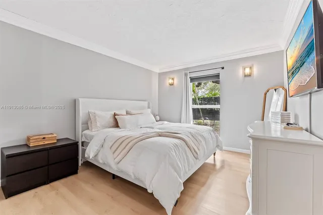 $370,000 | 8617 Southwest 68th Court, Unit 2, Pinecrest, FL 33156