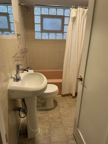 $3,000 | 1172 South Grove Avenue, Oak Park, IL 60304