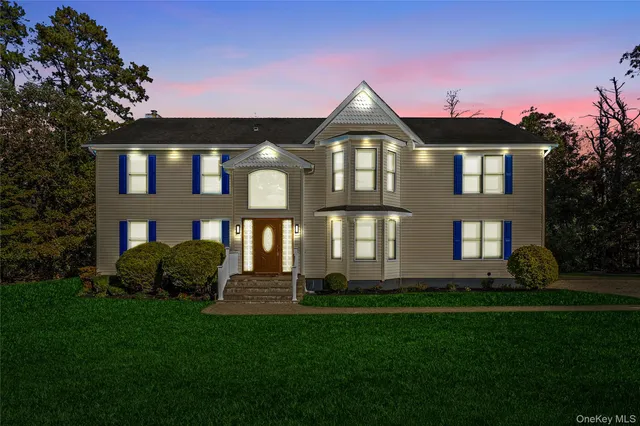 $749,998 | 11 A Grand Avenue, Yaphank, NY 11980