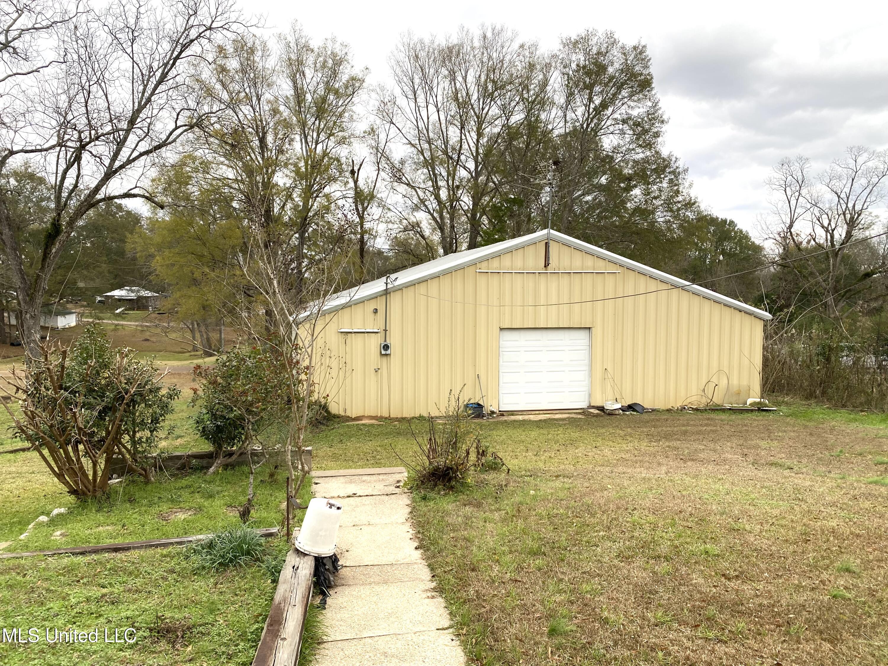 124 Main Street Sebastopol, MS 39189 - Photo 7 of 13 IMG_3140