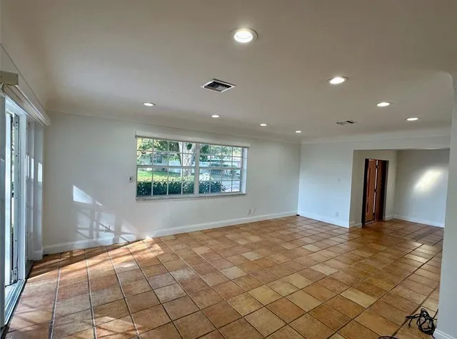 $4,995 | 2001 Northeast 27th Court, Lighthouse Point, FL 33064